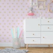 Adesivo de parede Dcorando Poá branco fundo roxo e coroa de princesa