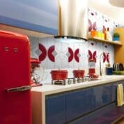 Papel de Parede Lavável Cozinha e Banheiro Branco Cinza e Bordô