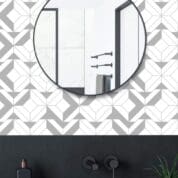 Papel de Parede Para Banheiro Branco e Cinza Geométrico